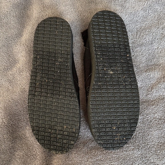 Womens Sanuk size 9 EU 40 Black Slip-On Shoes. Worn only a handful of times. - Picture 2 of 4